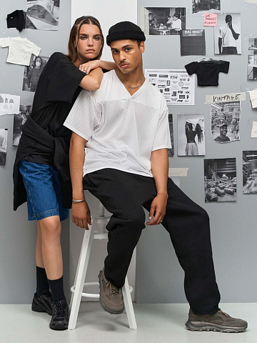 Футболка унисекс Nino с V-образным вырезом, черная - рис 8.