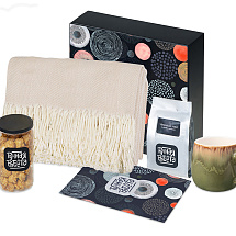 Подарочный набор Re:y. Haven  с пледом, кружкой и чаем